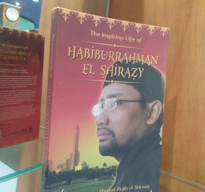 Resensi : The Inspiring Life of Habiburrahman El Shirazy